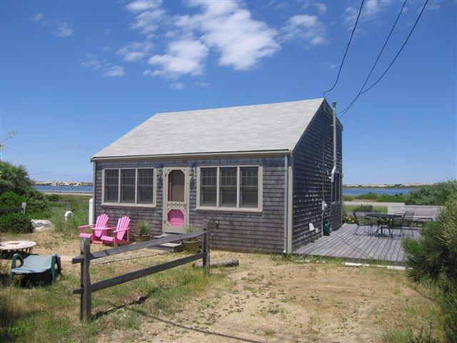 New  1 Bedroom Listing in Truro!